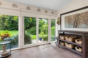 4004 Wilshire Cir E, Sarasota, FL 34238 - Photo 11