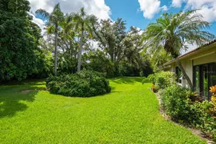 4004 Wilshire Cir E, Sarasota, FL 34238 - Photo 33