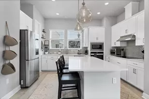 2353 Lindstrom St, Sarasota, FL 34237 - Photo 11