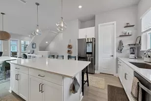 2353 Lindstrom St, Sarasota, FL 34237 - Photo 13