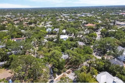 2315 McClellan Parkway, Sarasota, FL 34239 - Photo 11