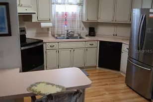 1117 Paradise Dr, Lady Lake, FL 32159 - Photo 3