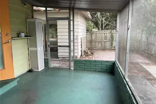 2415 Pelican Dr, Sarasota, FL 34237 - Photo 9