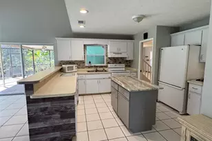 4256 King Richard Ln, Sarasota, FL 34232 - Photo 7