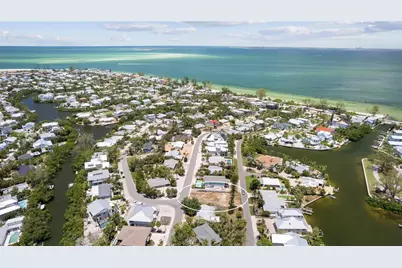 132 Crescent Drive, Anna Maria, FL 34216 - Photo 7