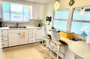 132 S Park Dr, Venice, FL 34285 - Photo 5