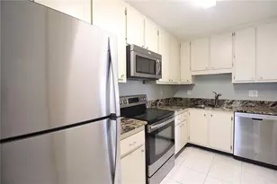 390 301 Blvd W, Bradenton, FL 34205 - Photo 3