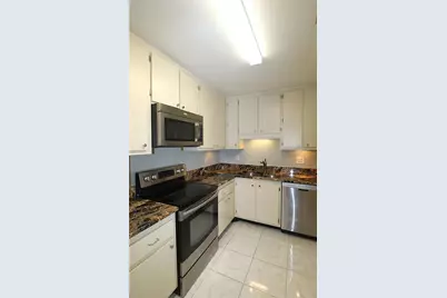 390 301 Boulevard W #24D, Bradenton, FL 34205 - Photo 3