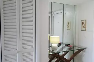 7193 W Country Club Dr N, Sarasota, FL 34243 - Photo 17