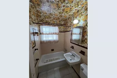 1330 Rhodes Avenue, Sarasota, FL 34239 - Photo 11