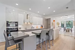 1547 Sandpiper Ln, Sarasota, FL 34239 - Photo 11