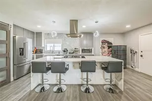 5108 Medalist Rd, Sarasota, FL 34243 - Photo 5