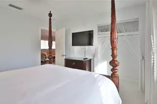 422 Julia Pl, Sarasota, FL 34236 - Photo 11