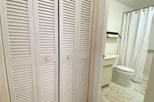 7041 W Country Club Dr N, Sarasota, FL 34243 - Photo 25