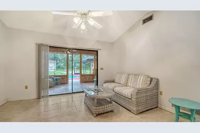 5879 Ravenwood Drive, Sarasota, FL 34243 - Photo 13