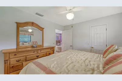 5879 Ravenwood Drive, Sarasota, FL 34243 - Photo 33