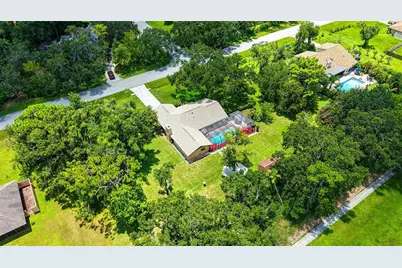 5879 Ravenwood Drive, Sarasota, FL 34243 - Photo 5