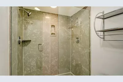 5879 Ravenwood Drive, Sarasota, FL 34243 - Photo 27