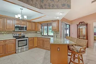 5879 Ravenwood Dr, Sarasota, FL 34243 - Photo 15