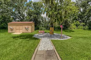 5879 Ravenwood Dr, Sarasota, FL 34243 - Photo 43