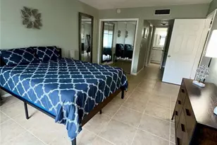 7351 W Country Club Dr N, Sarasota, FL 34243 - Photo 13