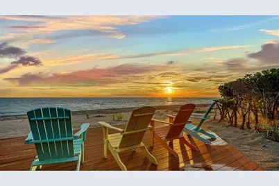 8250 Sanderling Road, Sarasota, FL 34242 - Photo 5