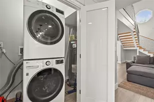 430 Island Cir, Sarasota, FL 34242 - Photo 25