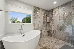 430 Island Cir, Sarasota, FL 34242 - Photo 31