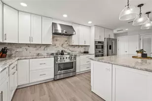 430 Island Cir, Sarasota, FL 34242 - Photo 21