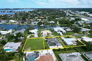 1848 Southpointe Dr, Sarasota, FL 34231 - Photo 3