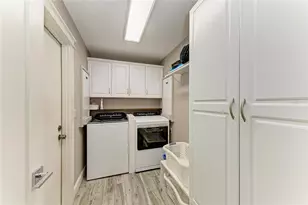 8416 Palm Lakes Ct, Sarasota, FL 34243 - Photo 47