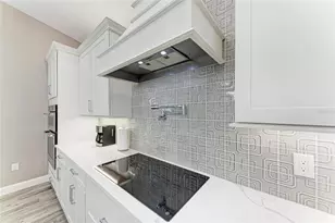 8416 Palm Lakes Ct, Sarasota, FL 34243 - Photo 25