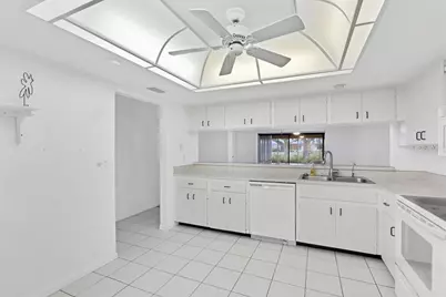 3909 Center Gate Circle #5, Sarasota, FL 34233 - Photo 17