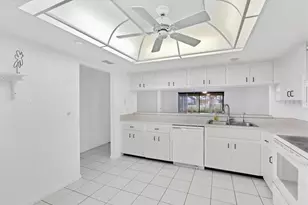 3909 Center Gate Cir, Sarasota, FL 34233 - Photo 17