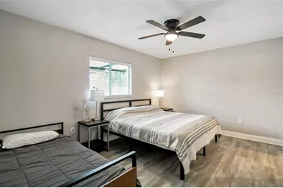 7036 13th Street E, Sarasota, FL 34243 - Photo 25