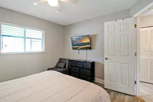 7036 13th St E, Sarasota, FL 34243 - Photo 13