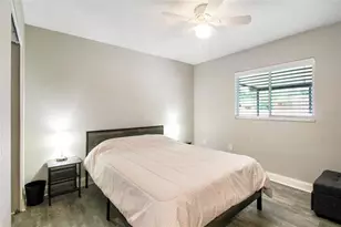 7036 13th St E, Sarasota, FL 34243 - Photo 11