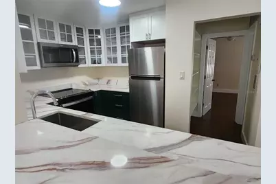 565 Golden Gate Point #1, Sarasota, FL 34236 - Photo 9