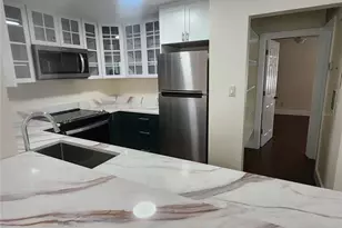 565 Golden Gate Point, Sarasota, FL 34236 - Photo 9