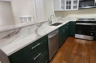 565 Golden Gate Point, Sarasota, FL 34236 - Photo 7