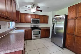 3952 Berkshire Dr, Sarasota, FL 34241 - Photo 7