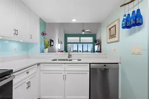 1007 Gulf Dr N, Bradenton Beach, FL 34217 - Photo 7