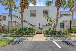 427 Palm Tree Dr, Bradenton, FL 34210 - Photo 1