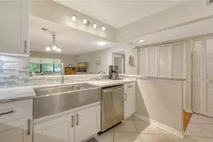 427 Palm Tree Dr, Bradenton, FL 34210 - Photo 9