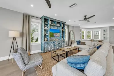 112 11th Street S, Bradenton Beach, FL 34217 - Photo 9