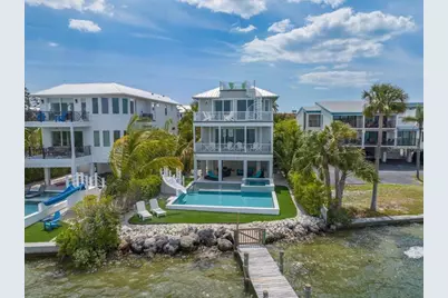 112 11th Street S, Bradenton Beach, FL 34217 - Photo 3