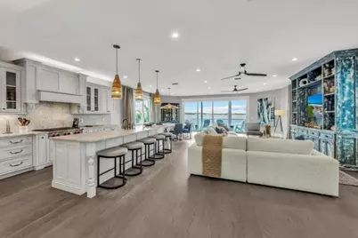 112 11th Street S, Bradenton Beach, FL 34217 - Photo 9