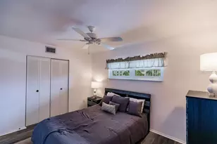 1250 N Portofino Dr, Sarasota, FL 34242 - Photo 15