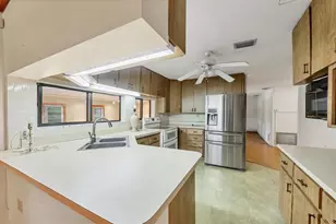 3034 Proctor Rd, Sarasota, FL 34231 - Photo 7