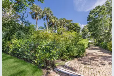 457 Woodland Drive, Sarasota, FL 34234 - Photo 57